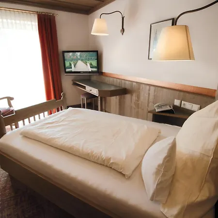 Promenade Hotel