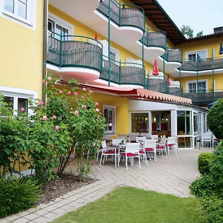 Promenade Hotel