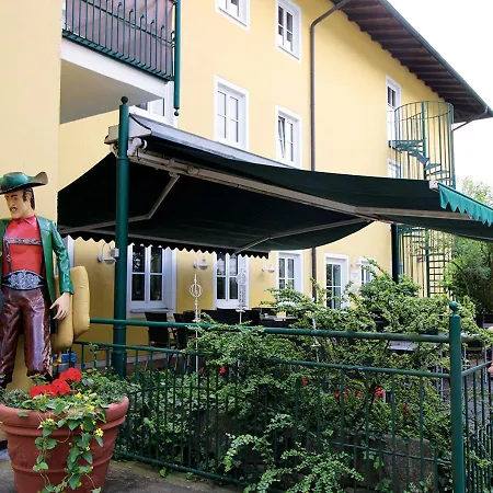 Promenade Hotel