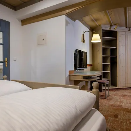 Promenade Hotel 4*