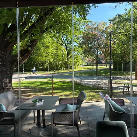 Promenade Hotel 4*